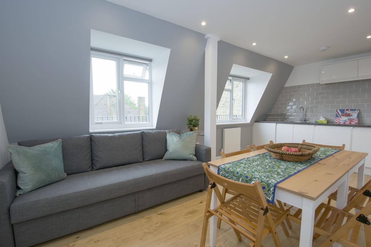 London Deluxe Apartments Мичъм Екстериор снимка