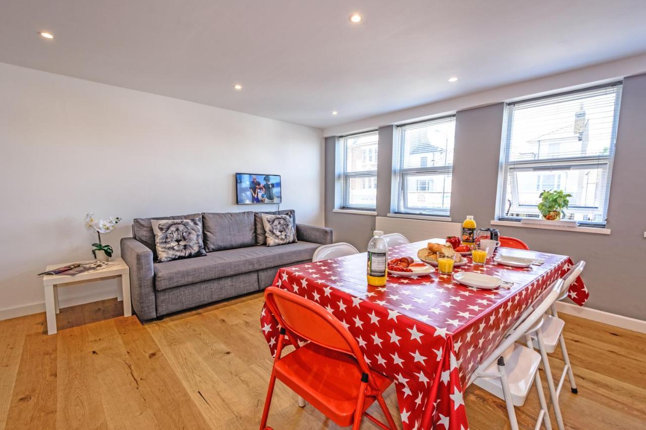 London Deluxe Apartments Мичъм Екстериор снимка